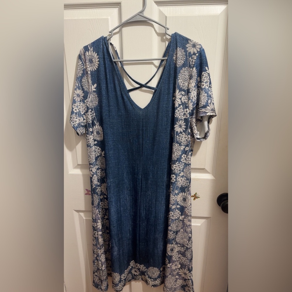 Lily Denim Blue and Cream Floral Dress. Size 1XL.